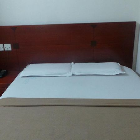 Kooloth Lake View Residency Hotell Coimbatore Exteriör bild