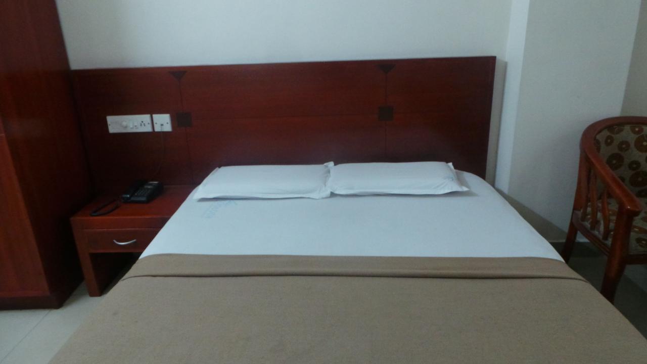 Kooloth Lake View Residency Hotell Coimbatore Exteriör bild