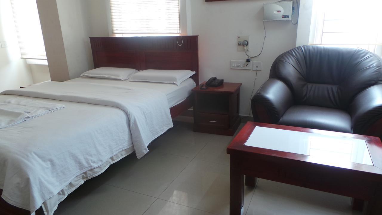 Kooloth Lake View Residency Hotell Coimbatore Exteriör bild
