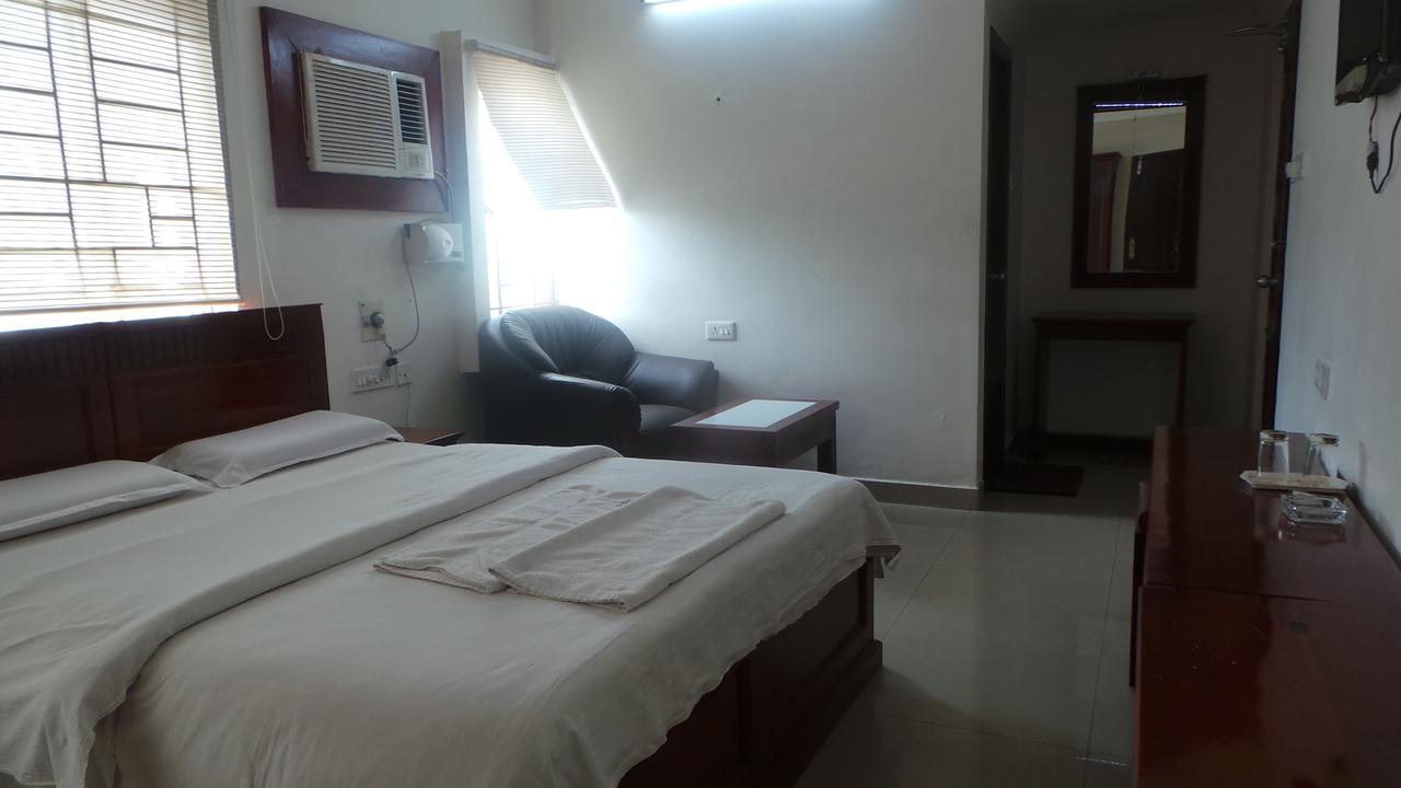 Kooloth Lake View Residency Hotell Coimbatore Exteriör bild